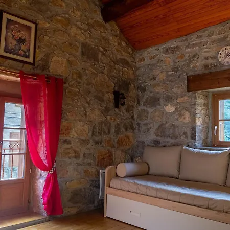 La Grange, De France 3 Personnes à La Caze Casa vacanze *